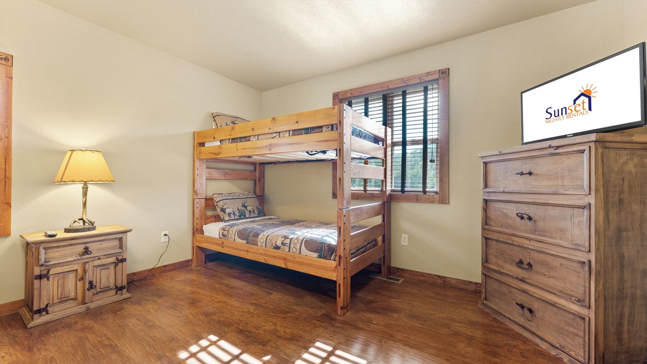 Photo of Bedroom in Reeds Spring