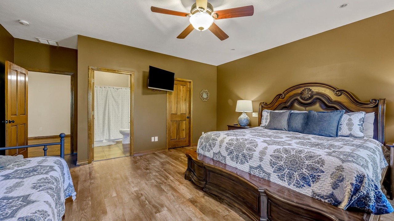 Photo of Bedroom in Branson Theater District