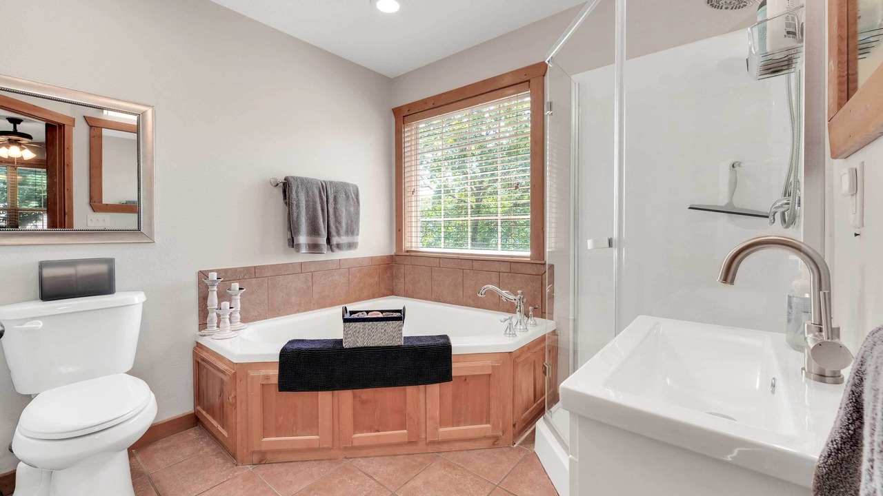 Photo of Bathroom in Reeds Spring