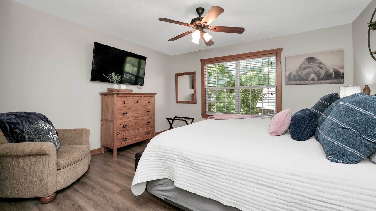 Photo of Bedroom in Reeds Spring