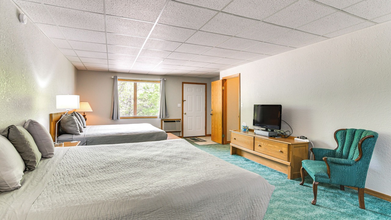 Photo of Bedroom in Branson West