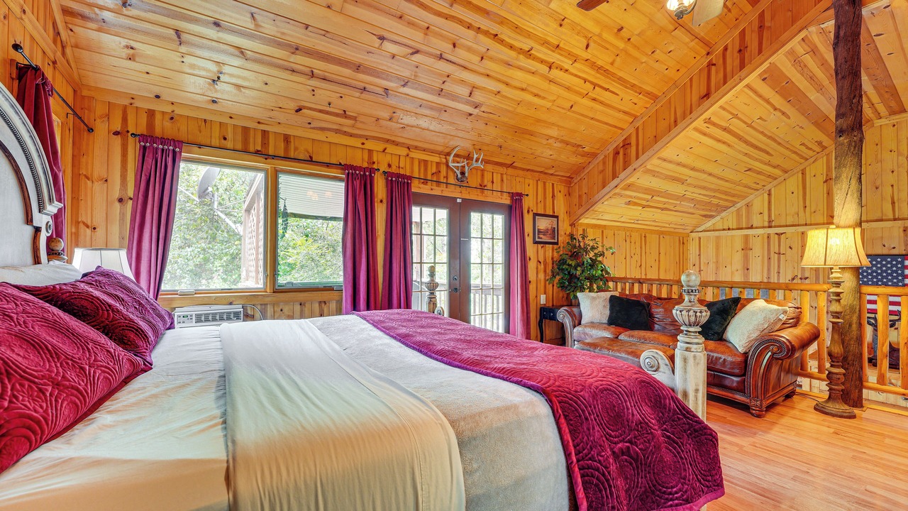 Photo of Bedroom in Blue Eye