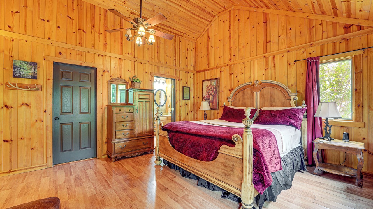 Photo of Bedroom in Blue Eye
