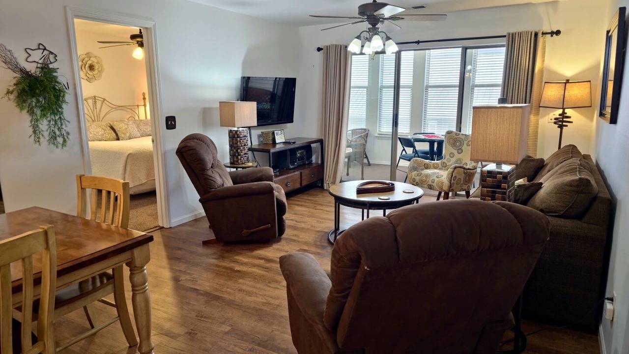 Photo of Livingroom in Hollister