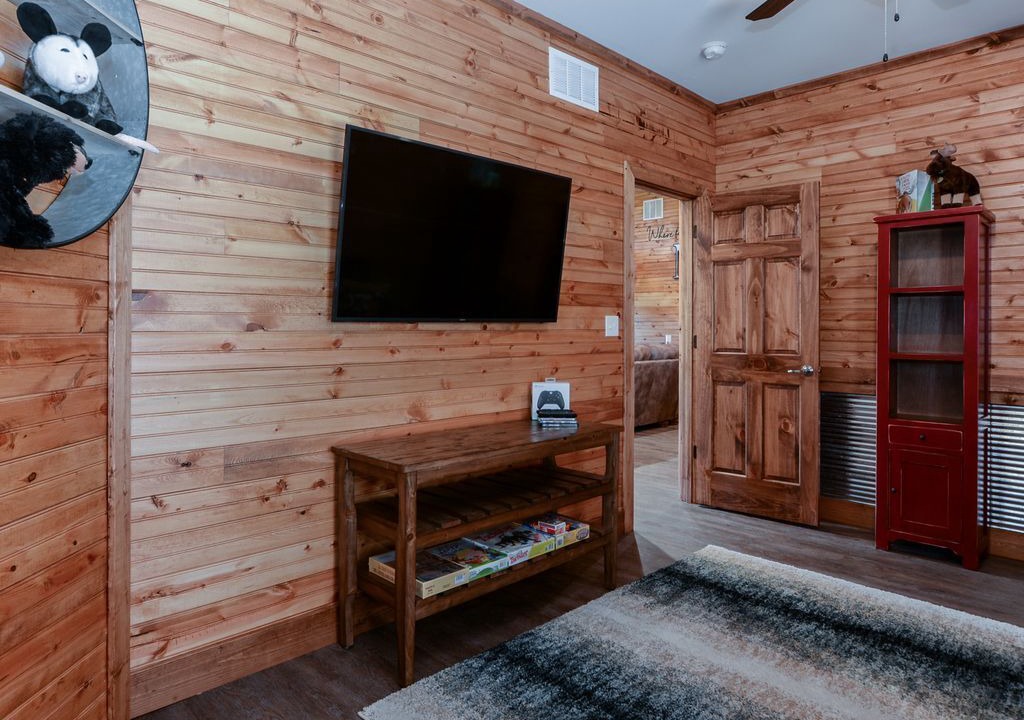 Photo of Bedroom in Reeds Spring