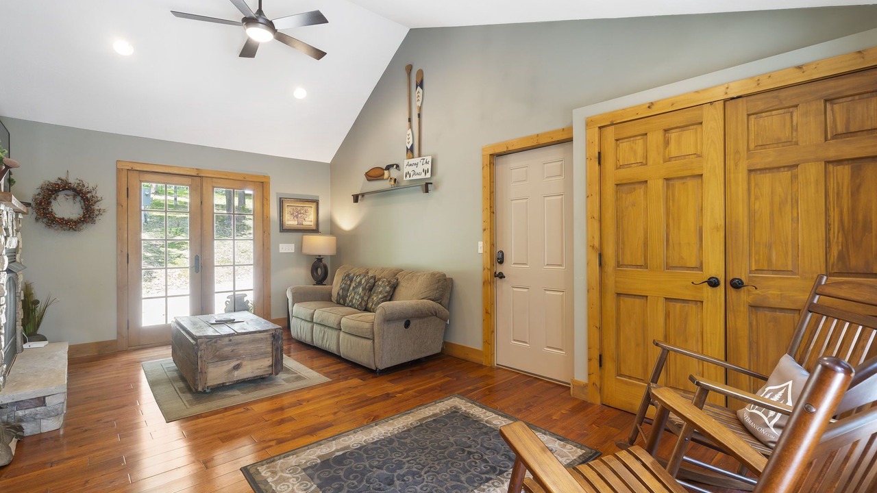 Photo of Livingroom in Blue Eye