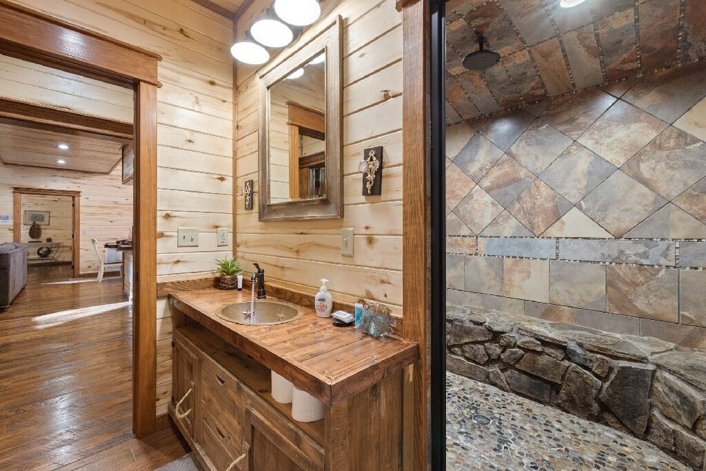 Photo of Bathroom in Broken Bow