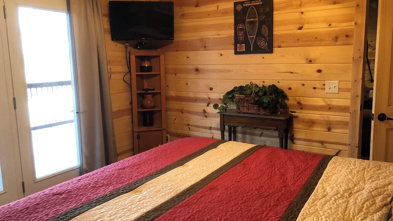 Photo of Bedroom in Branson Cedars