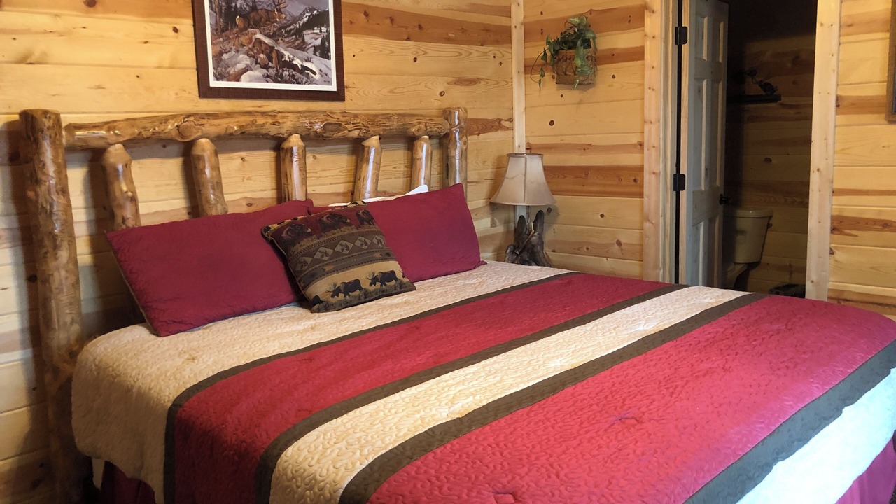 Photo of Bedroom in Branson Cedars
