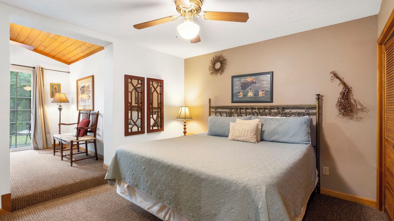 Photo of Bedroom in Blue Eye