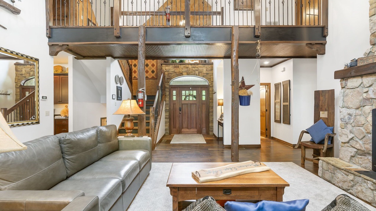 Photo of Livingroom in Blue Eye