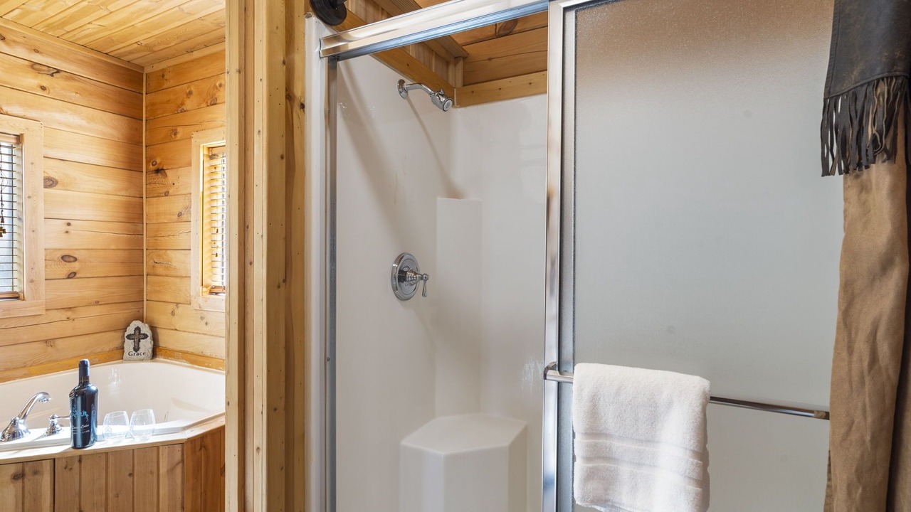 Photo of Bathroom in Branson Cedars