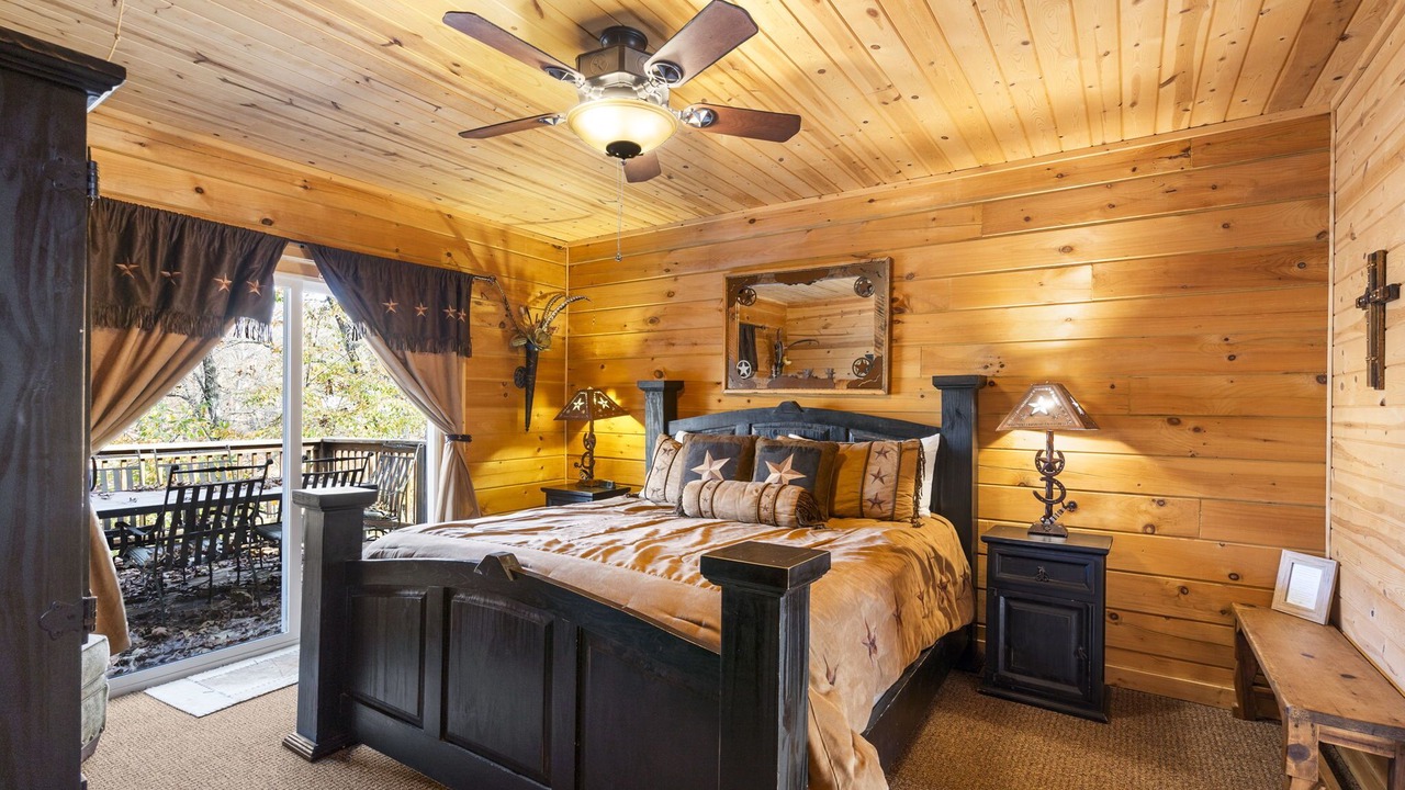 Photo of Bedroom in Branson Cedars