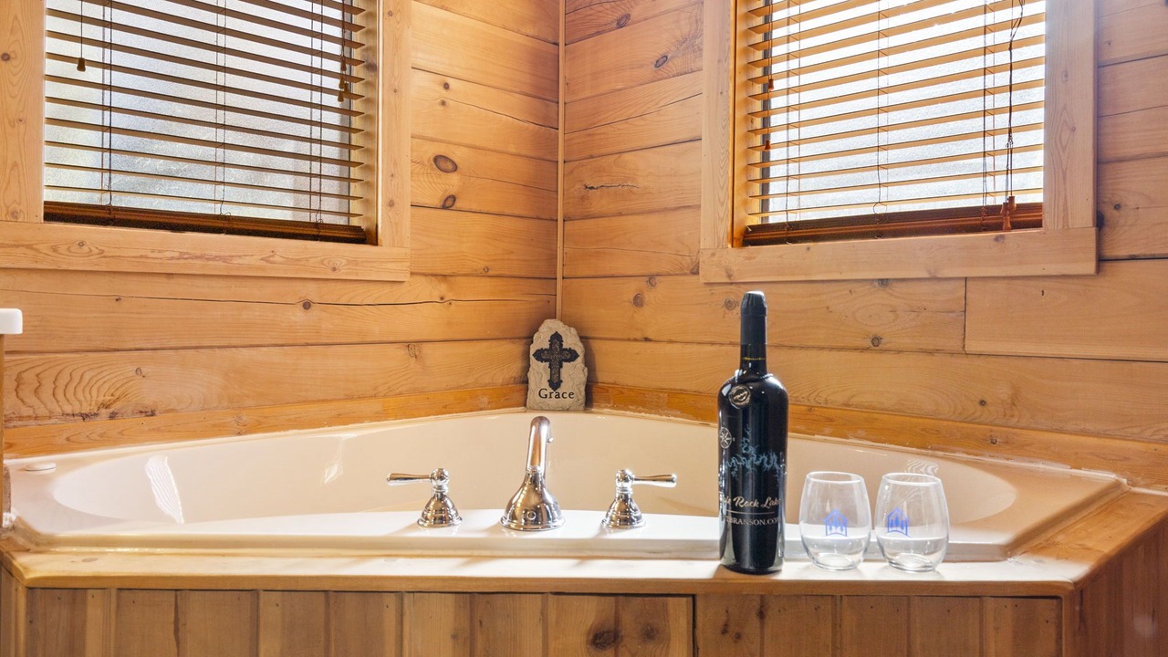 Photo of Bathroom in Branson Cedars