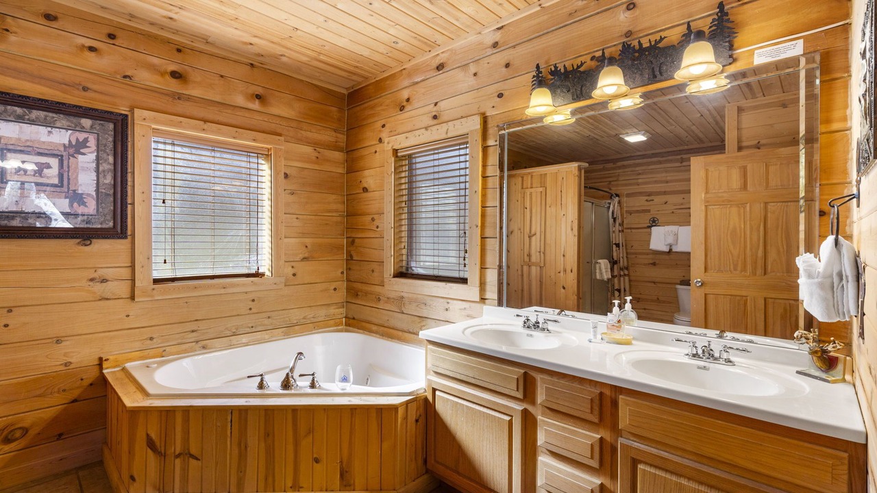 Photo of Bathroom in Branson Cedars