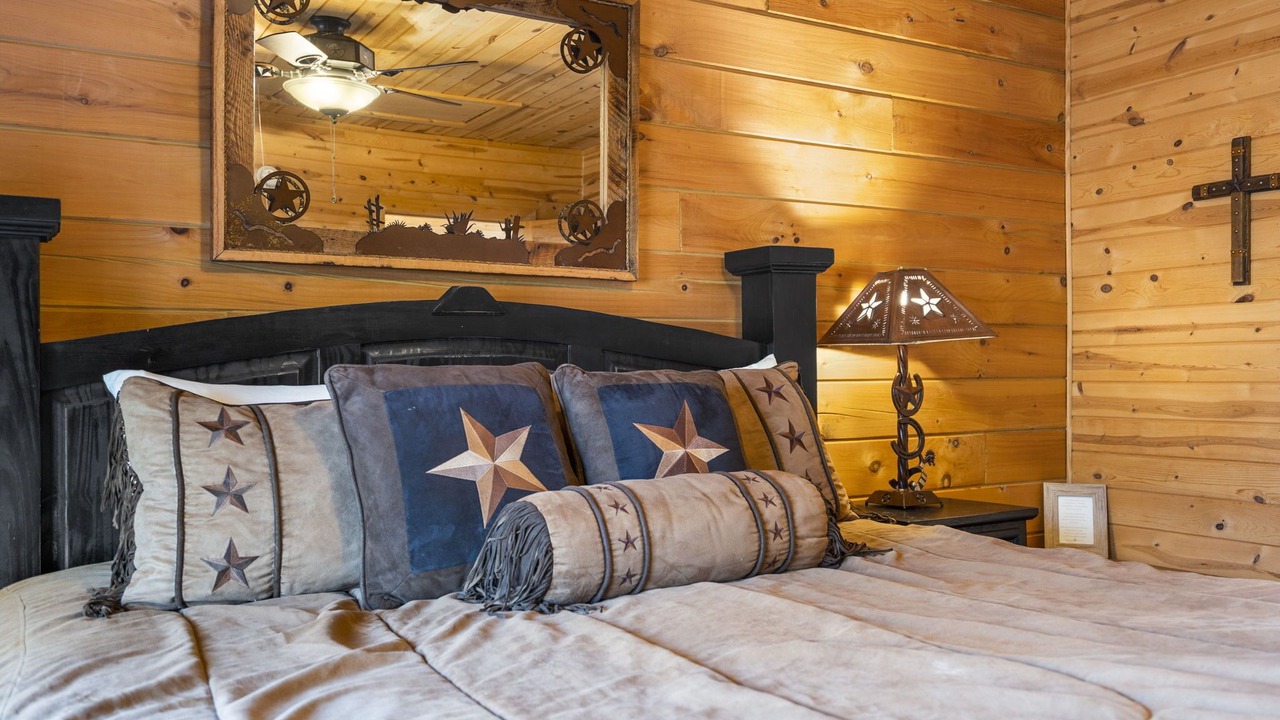 Photo of Bedroom in Branson Cedars