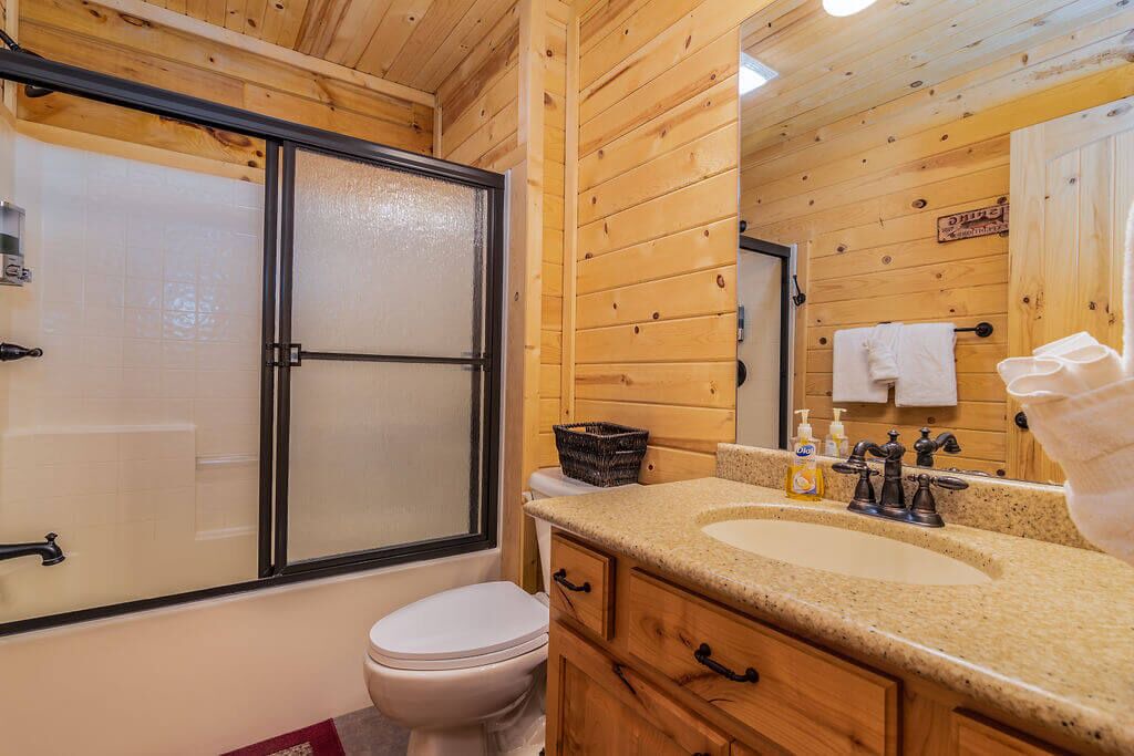 Photo of Bathroom in Branson Cedars