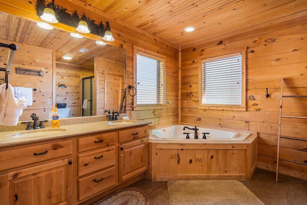 Photo of Bathroom in Branson Cedars