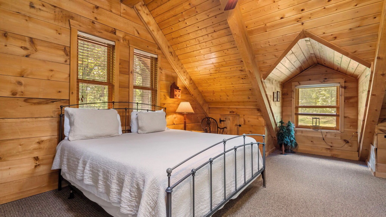 Photo of Bedroom in Blue Eye