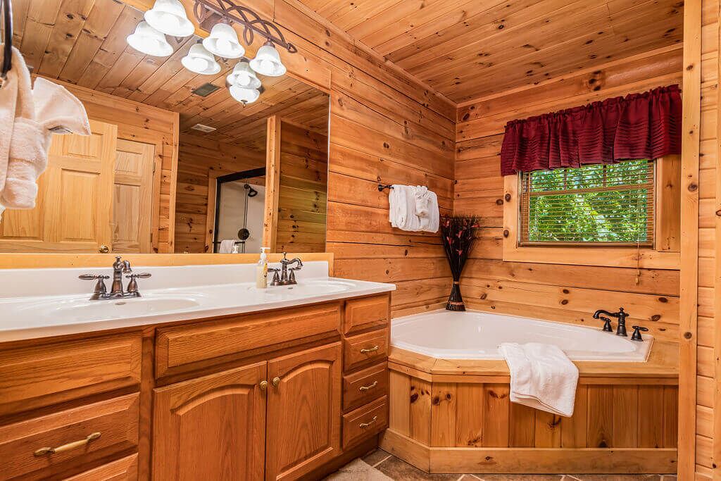Photo of Bathroom in Branson Cedars