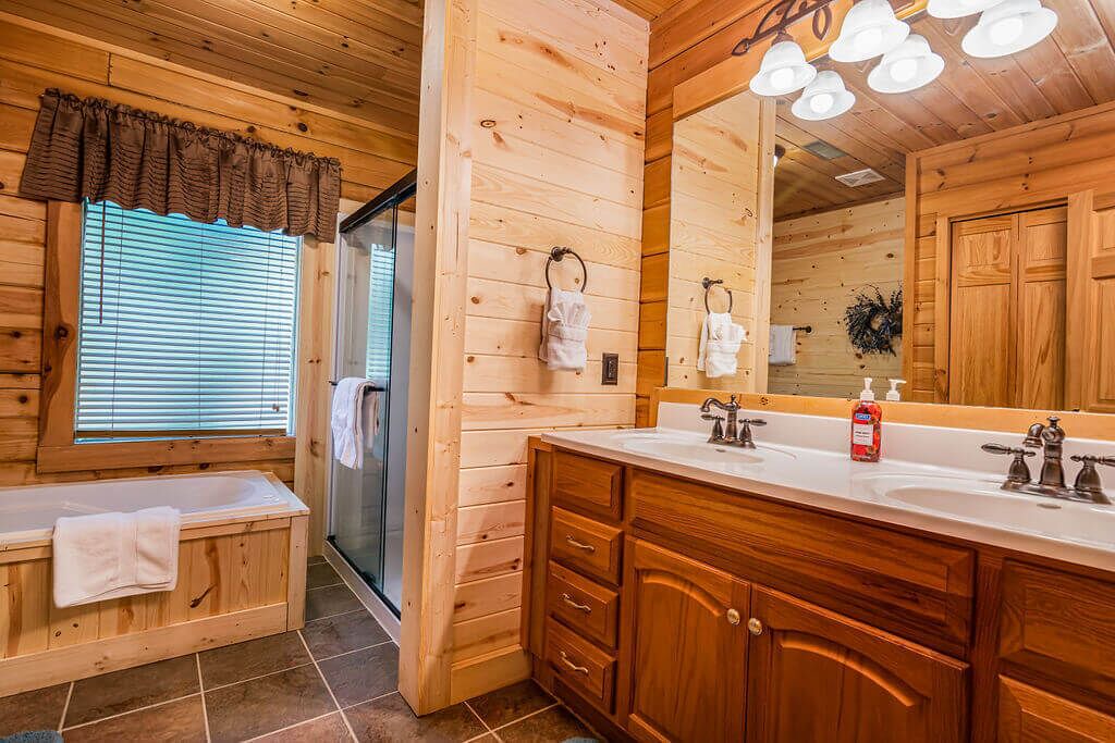 Photo of Bathroom in Branson Cedars