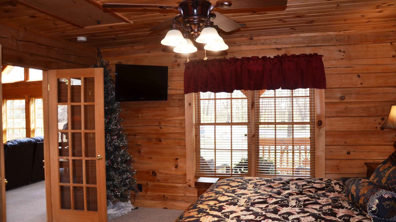 Photo of Bedroom in Branson Cedars