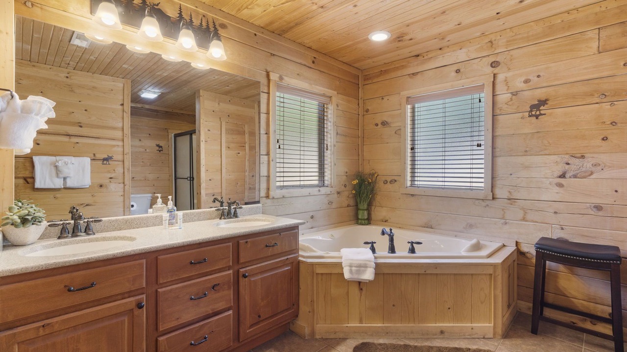 Photo of Bathroom in Branson Cedars