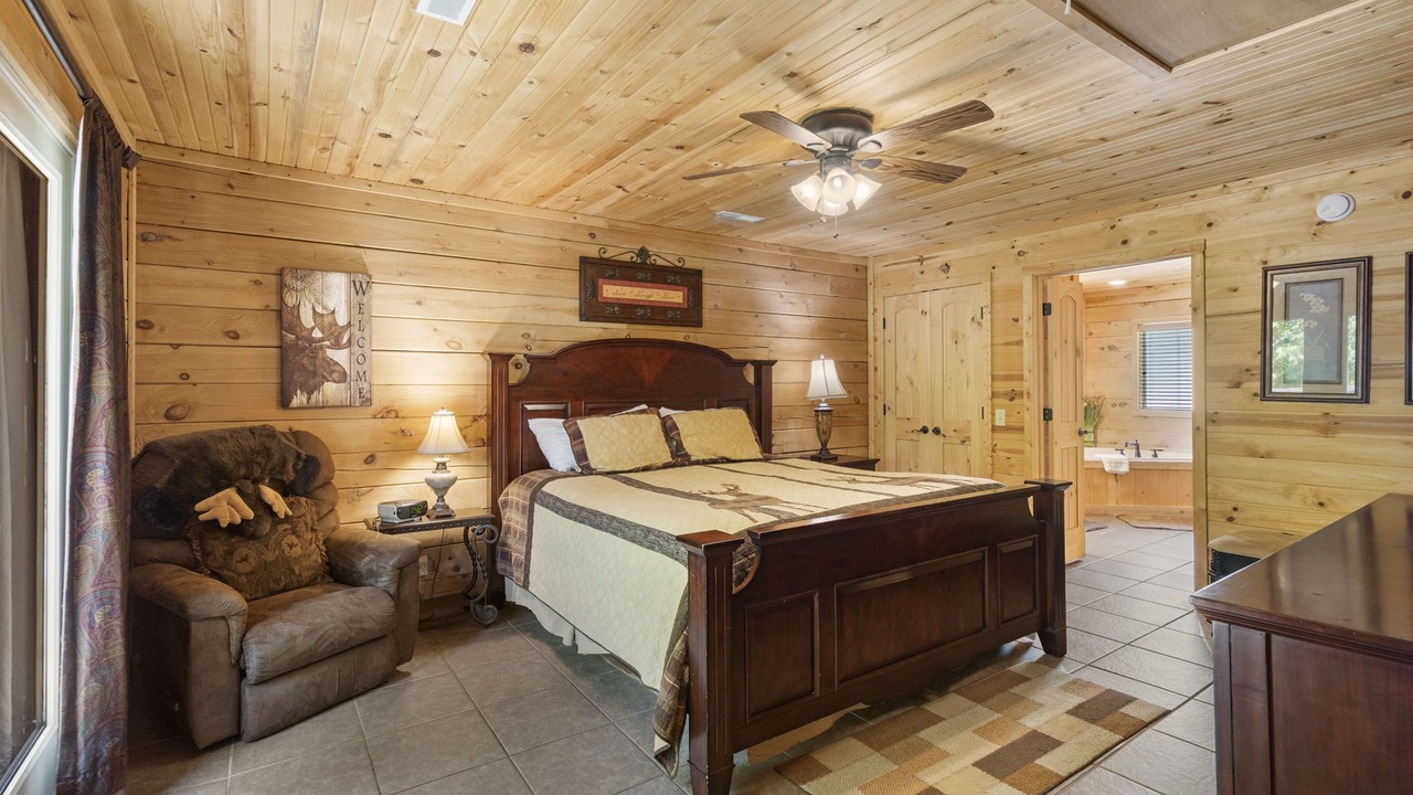 Photo of Bedroom in Branson Cedars