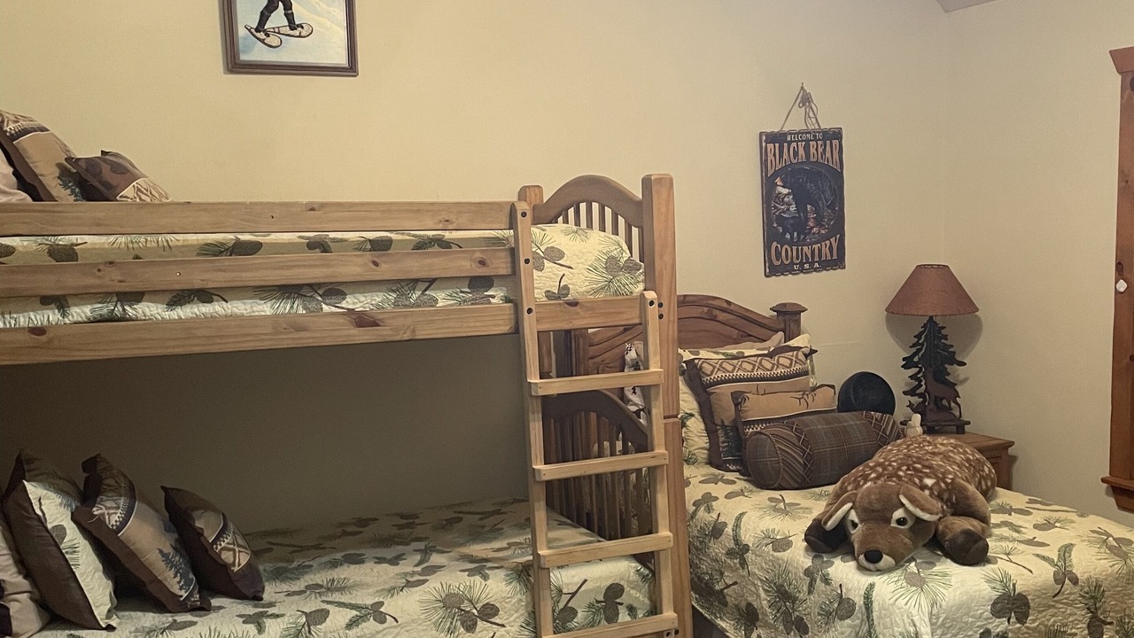 Photo of Bedroom in Reeds Spring