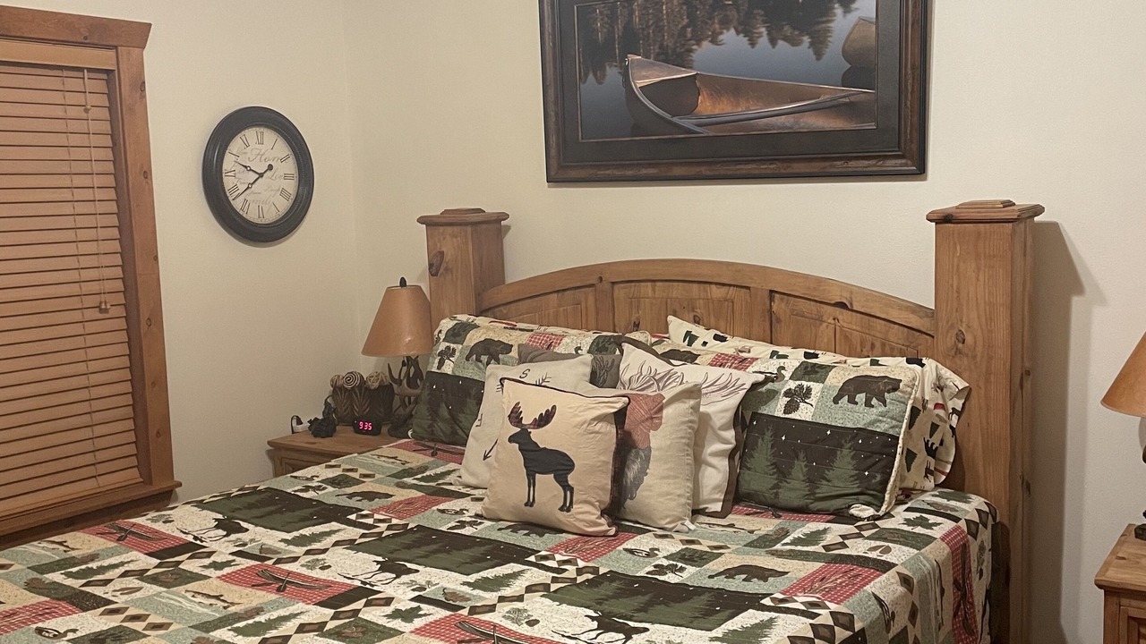 Photo of Bedroom in Reeds Spring