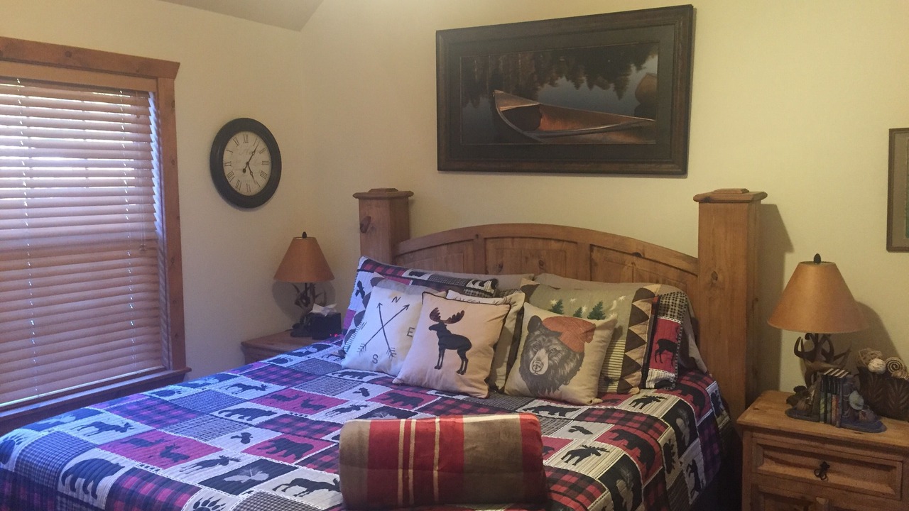 Photo of Bedroom in Reeds Spring