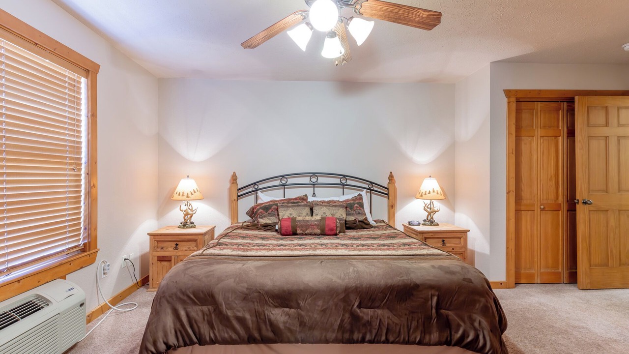Photo of Bedroom in Reeds Spring