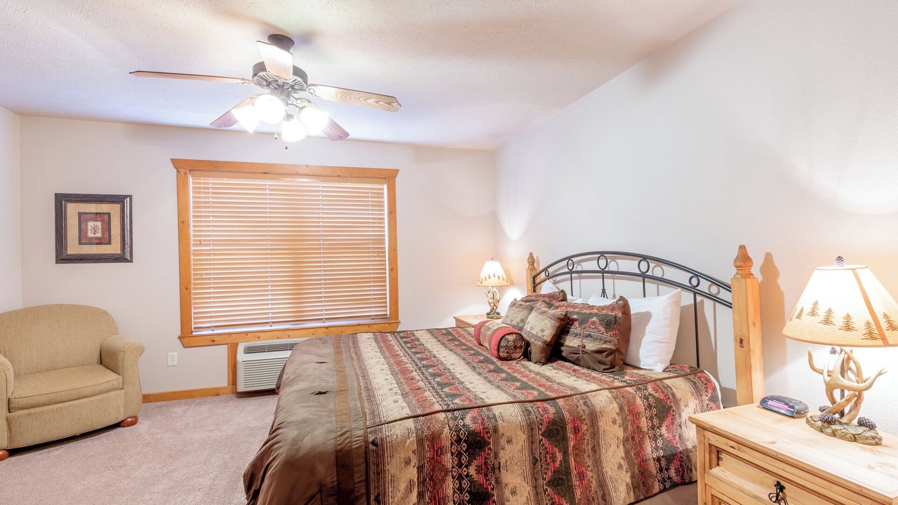 Photo of Bedroom in Reeds Spring