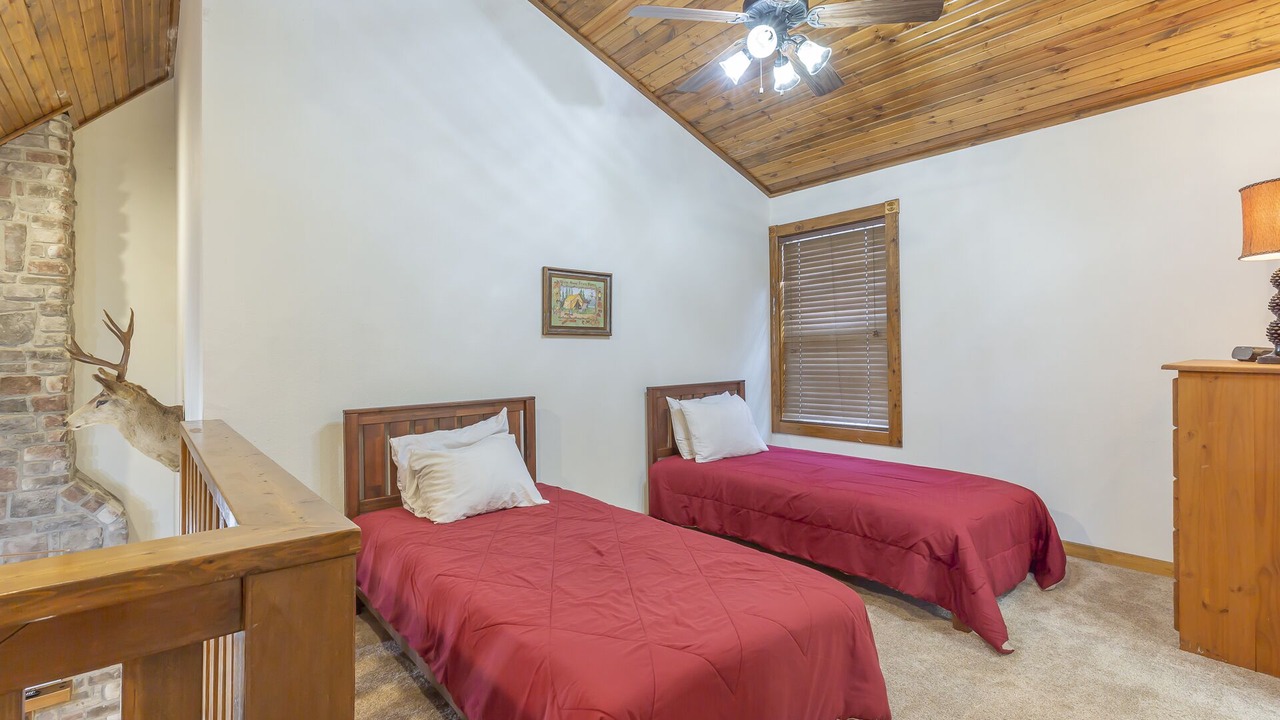 Photo of Bedroom in Reeds Spring