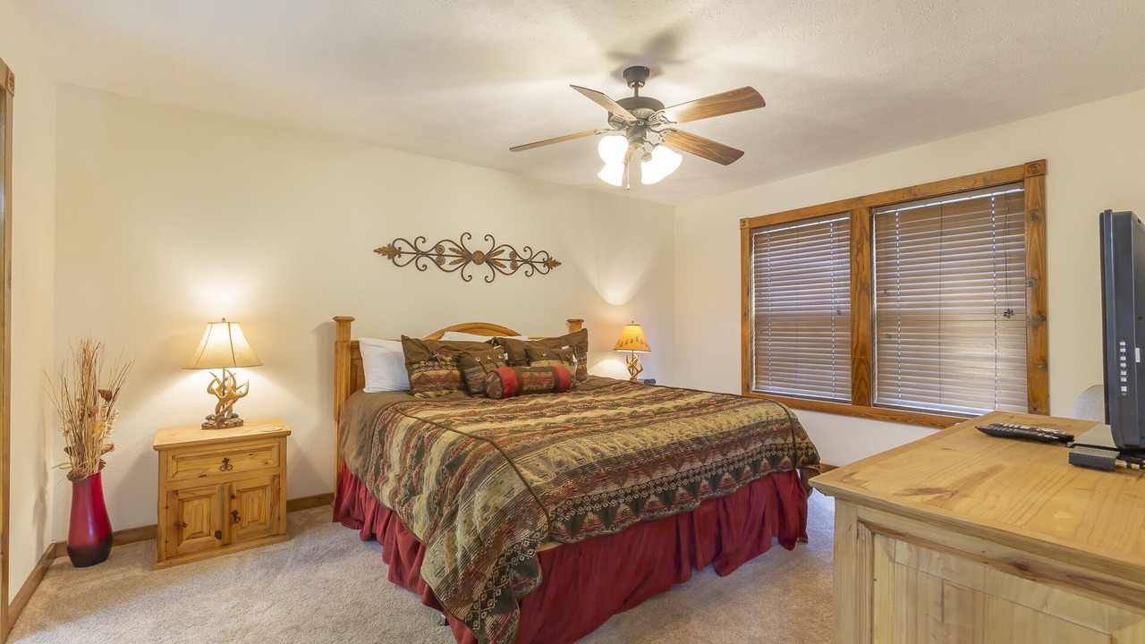 Photo of Bedroom in Reeds Spring
