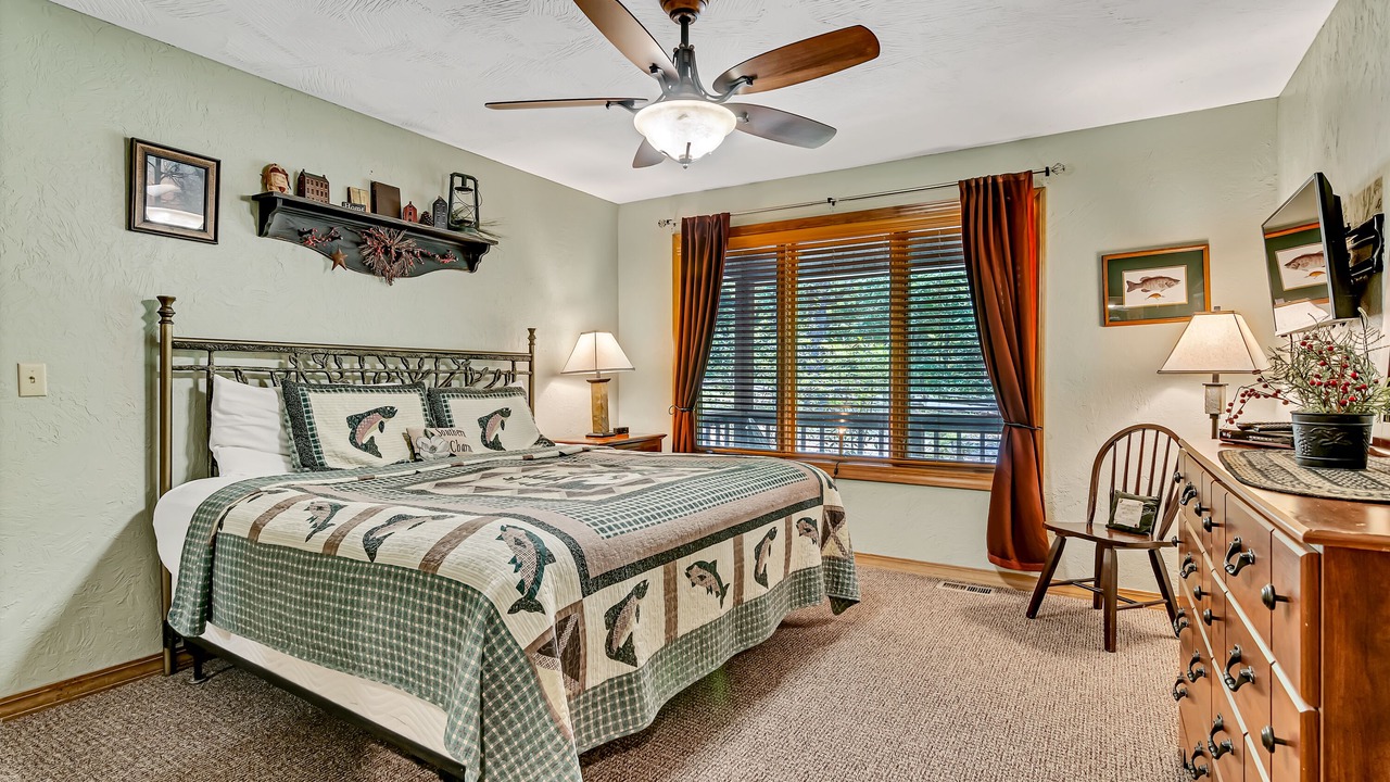Photo of Bedroom in Blue Eye