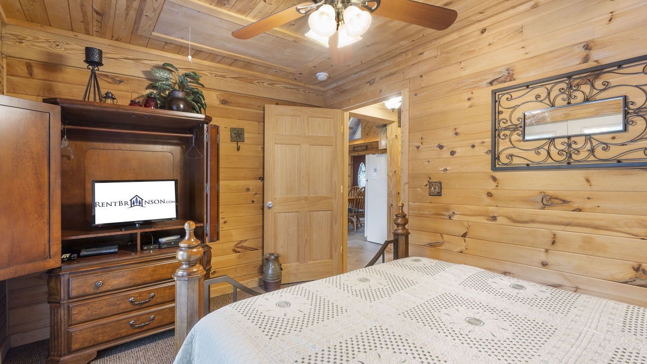 Photo of Bedroom in Branson Cedars