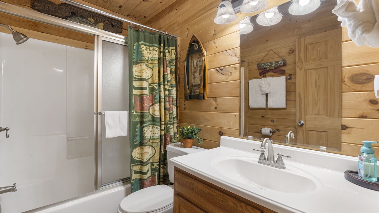 Photo of Bathroom in Branson Cedars