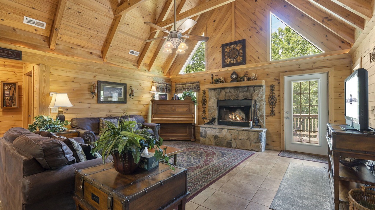 Photo of Livingroom in Branson Cedars