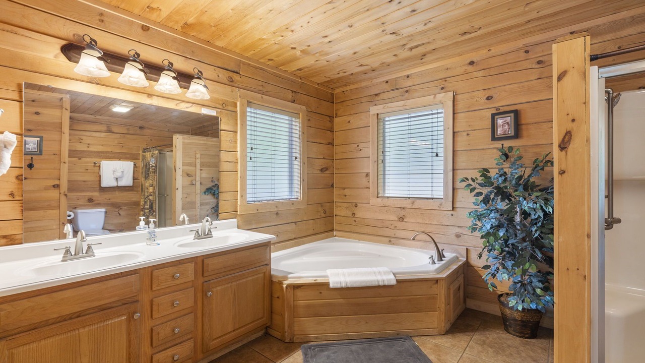 Photo of Bathroom in Branson Cedars