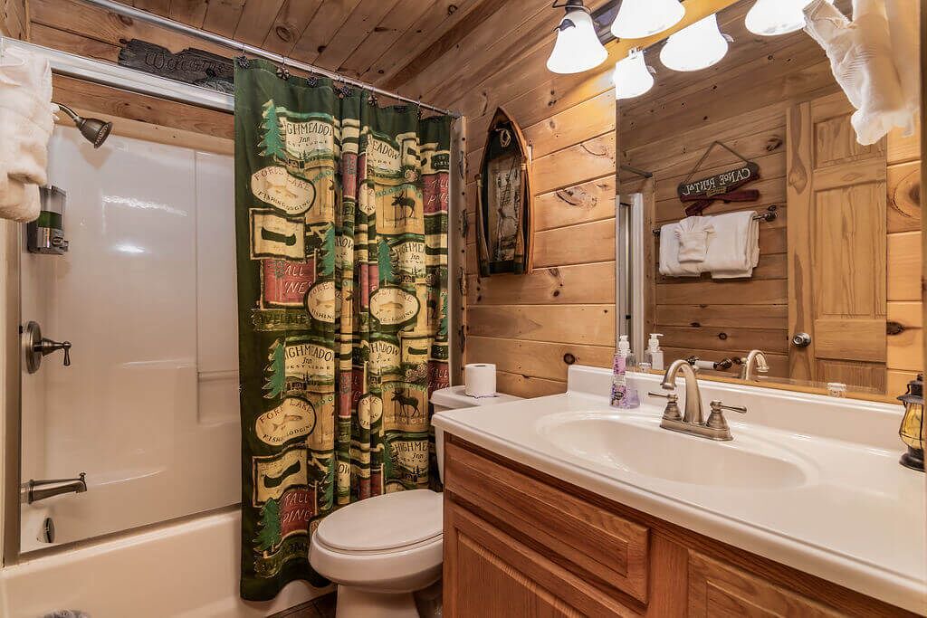 Photo of Bathroom in Branson Cedars
