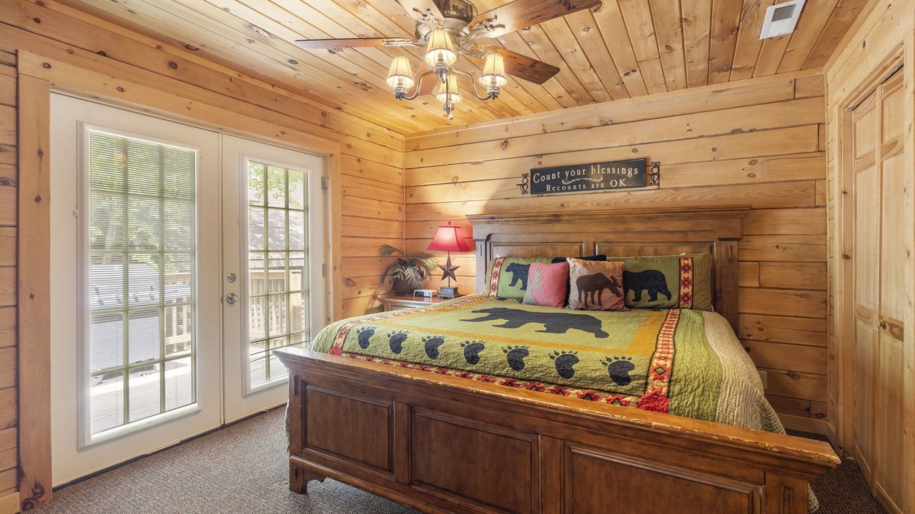 Photo of Bedroom in Branson Cedars