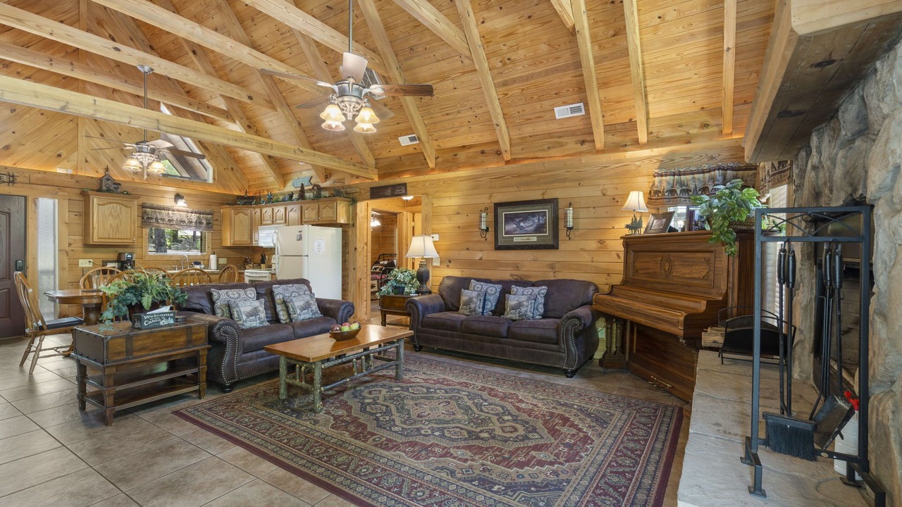 Photo of Livingroom in Branson Cedars