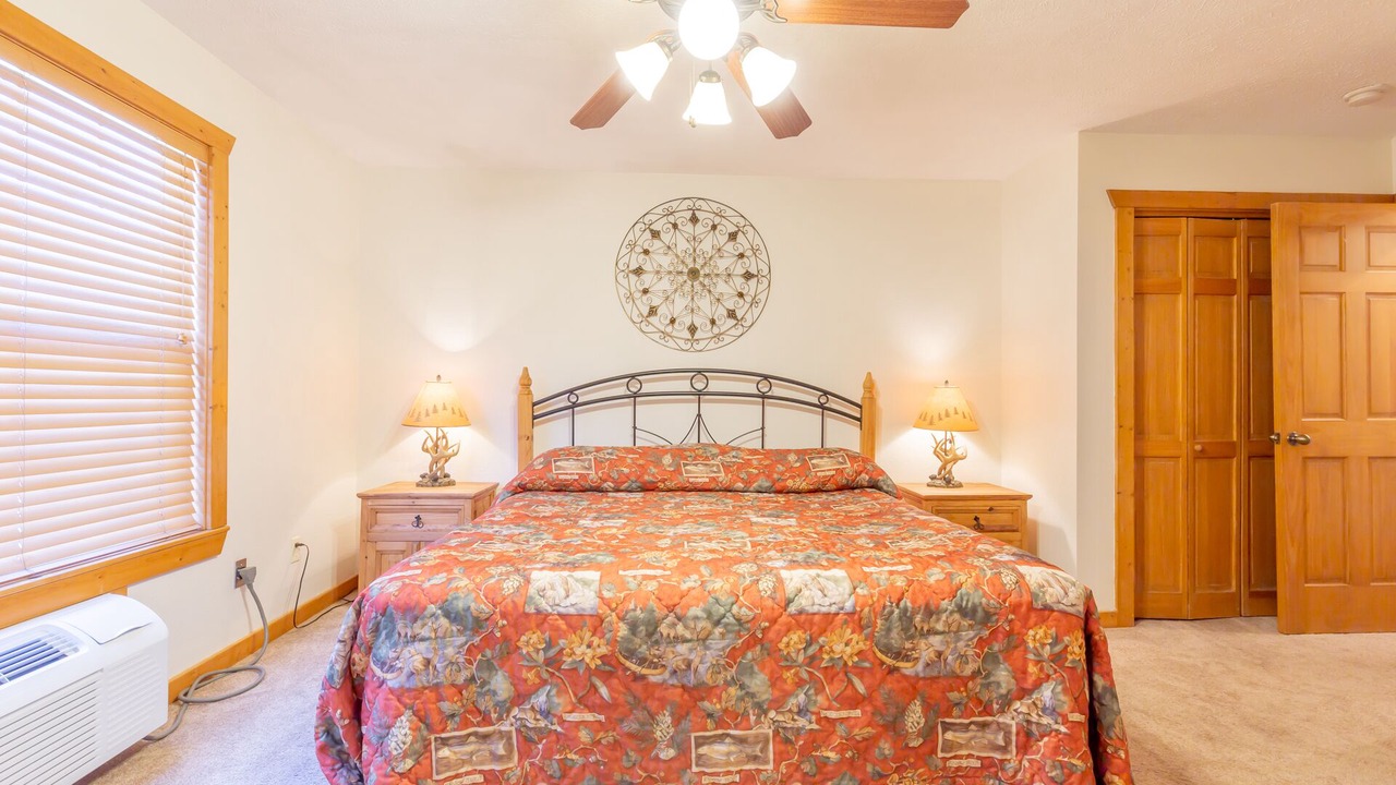 Photo of Bedroom in Reeds Spring