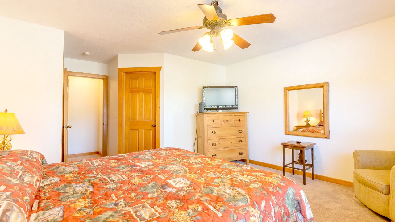 Photo of Bedroom in Reeds Spring