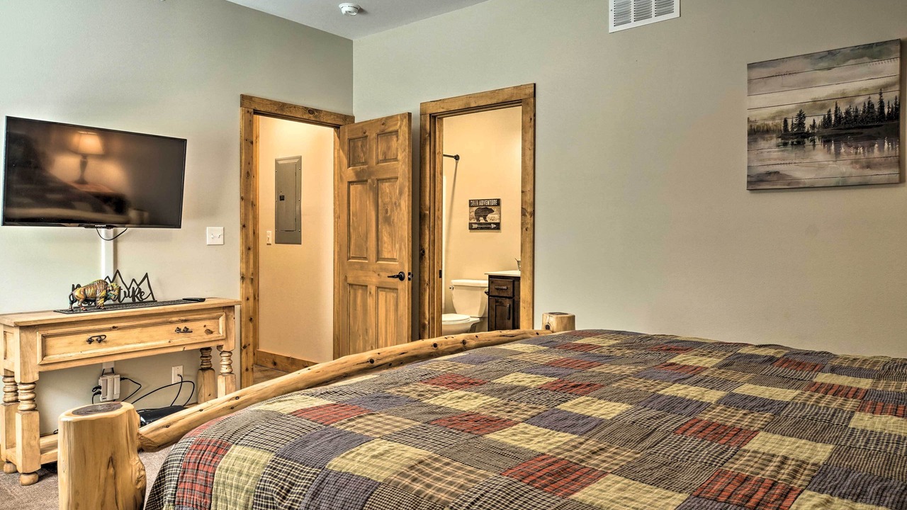 Photo of Bathroom in Reeds Spring