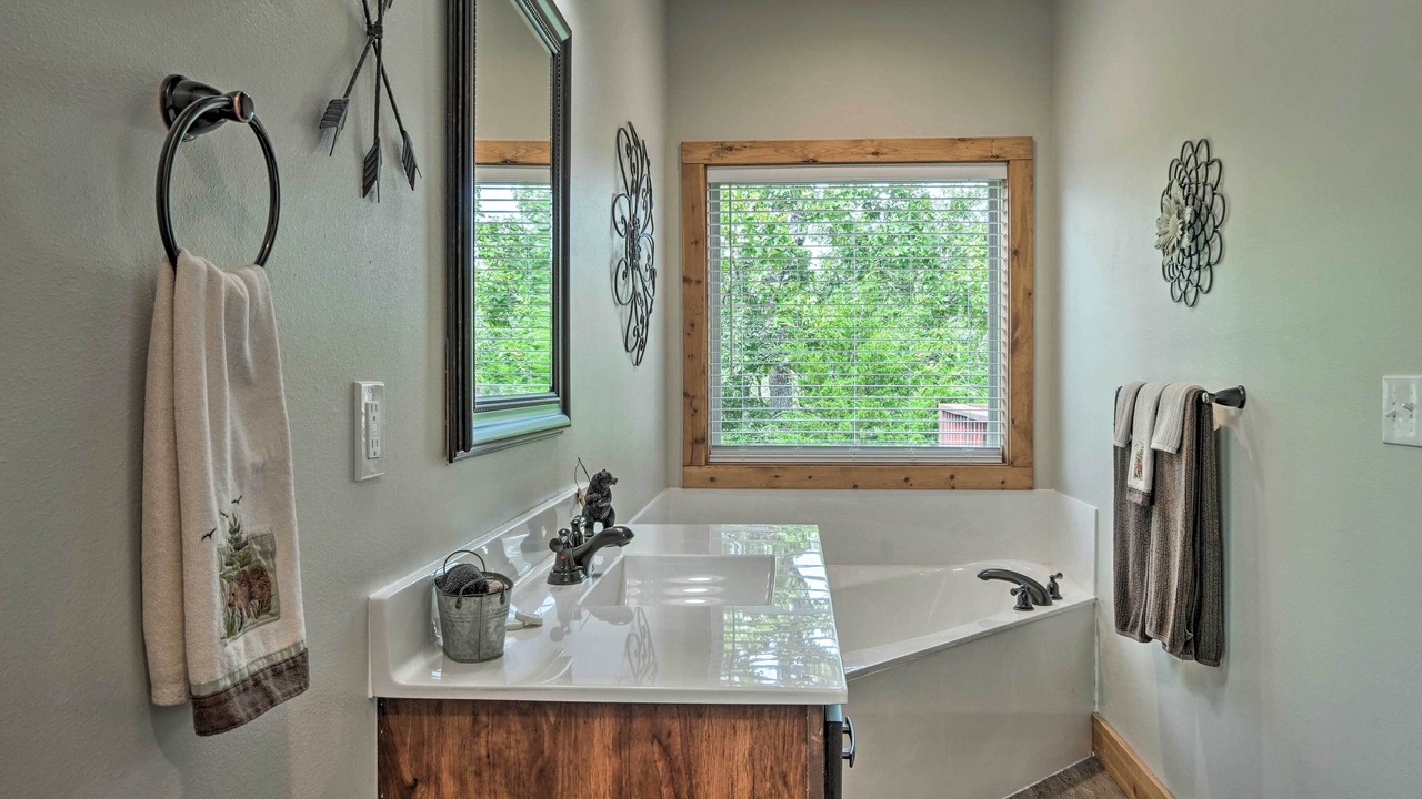 Photo of Bathroom in Reeds Spring