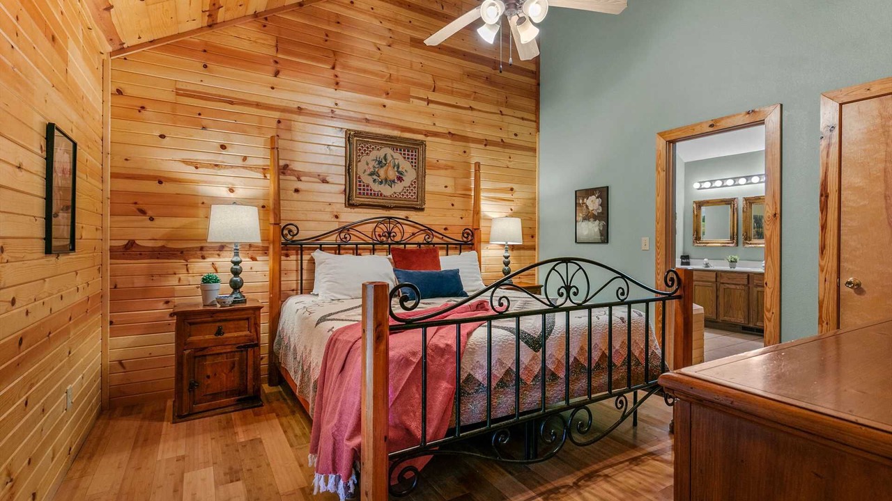 Photo of Bedroom in Notch Estates