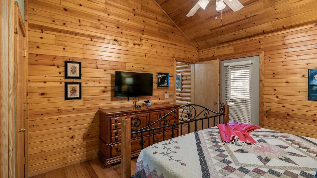 Photo of Bedroom in Notch Estates