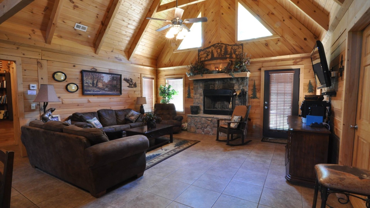 Photo of Bedroom in Branson Cedars